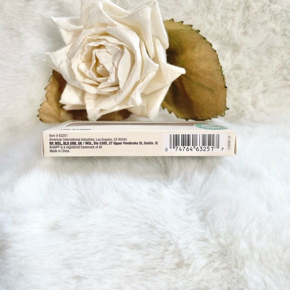 New with tags ARDELL NATURAL FIBER PROFESSIONAL EYELASHES w/organic cotton band - Picture 3 of 3